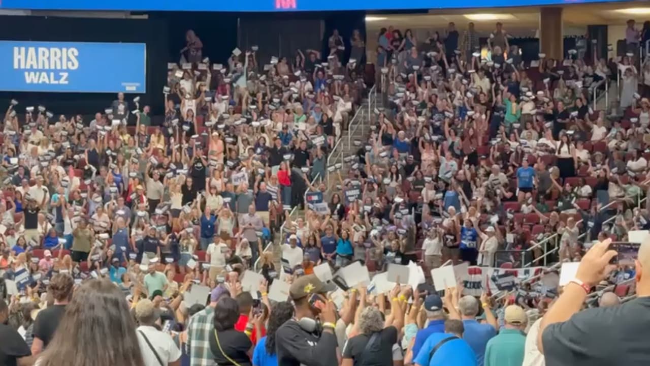 Kamala Harris, candidata demócrata a la presidencia, y su compañero de fórmula Tim Walz visitan Arizona como parte de su gira electoral rumbo a las elecciones generales de noviembre.