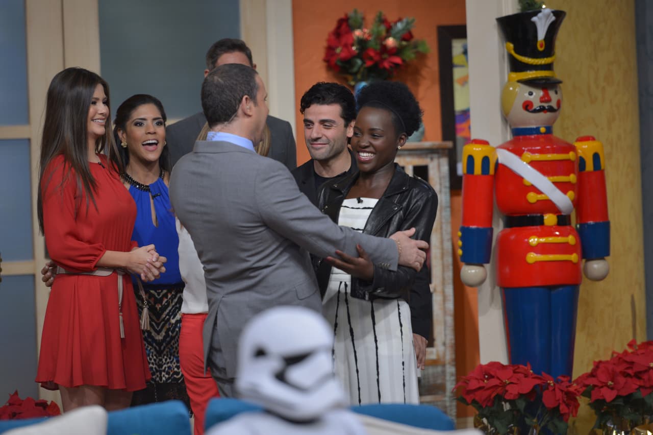 Listos para el estreno de 'Star Wars: The Force Awakens' nos visitaron los actores Lupita Nyong'o y Oscar Isaac.