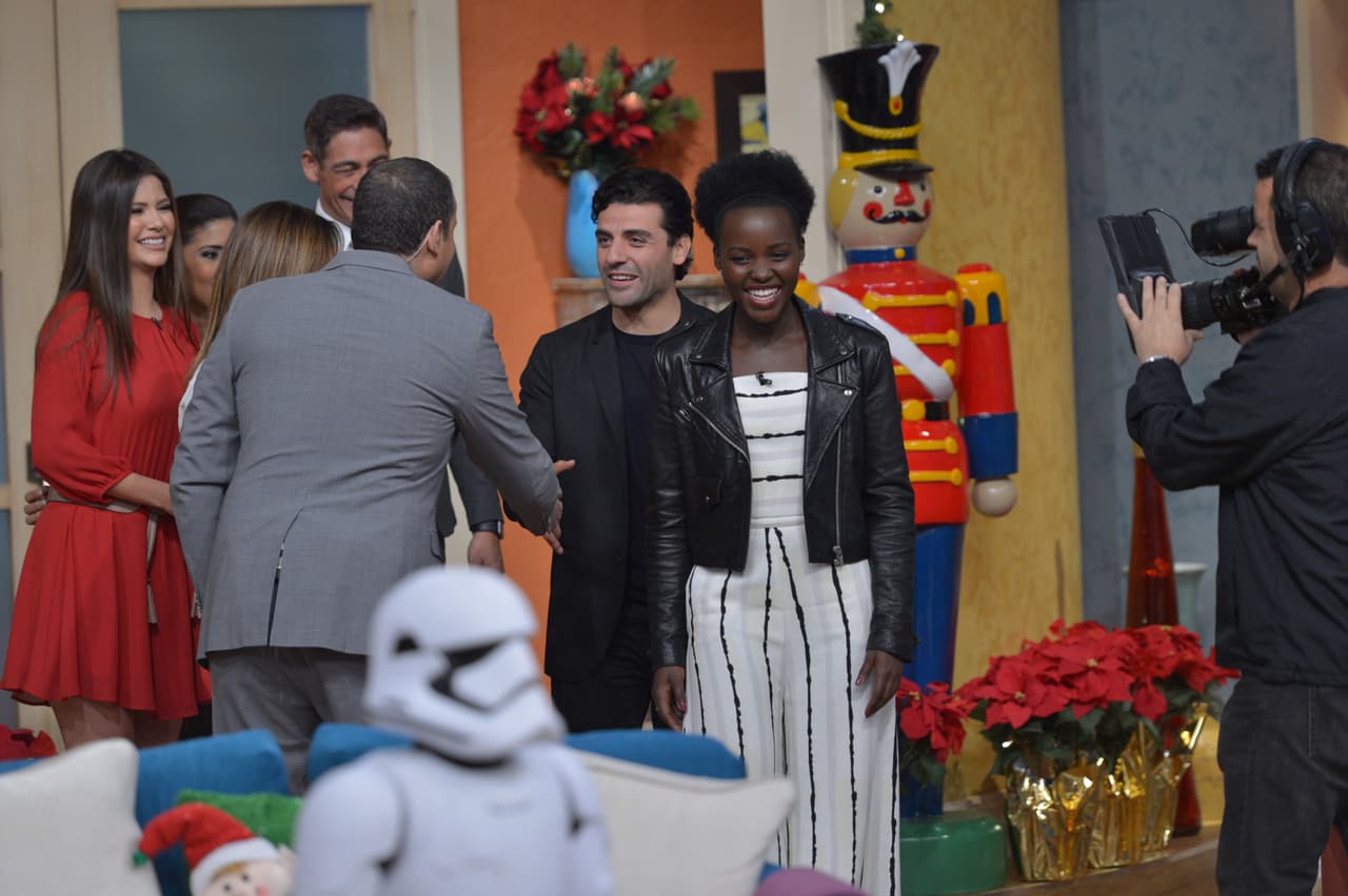 Listos para el estreno de 'Star Wars: The Force Awakens' nos visitaron los actores Lupita Nyong'o y Oscar Isaac.