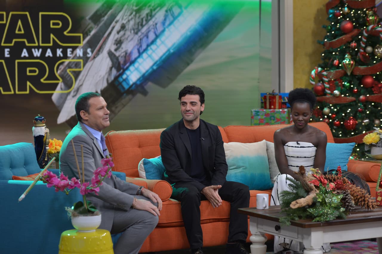 Listos para el estreno de 'Star Wars: The Force Awakens' nos visitaron los actores Lupita Nyong'o y Oscar Isaac.