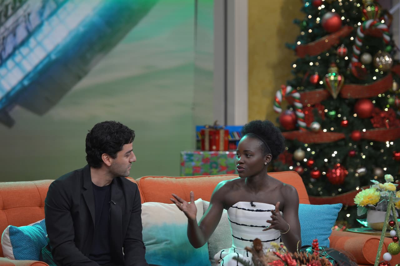 Listos para el estreno de 'Star Wars: The Force Awakens' nos visitaron los actores Lupita Nyong'o y Oscar Isaac.