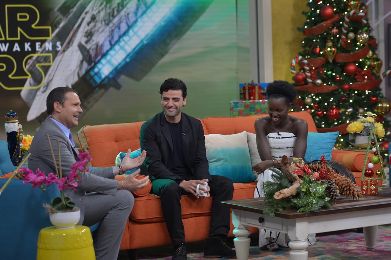 Listos para el estreno de 'Star Wars: The Force Awakens' nos visitaron los actores Lupita Nyong'o y Oscar Isaac.