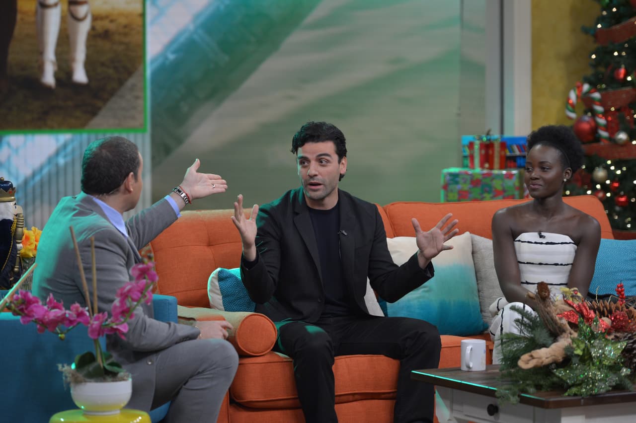 Listos para el estreno de 'Star Wars: The Force Awakens' nos visitaron los actores Lupita Nyong'o y Oscar Isaac.