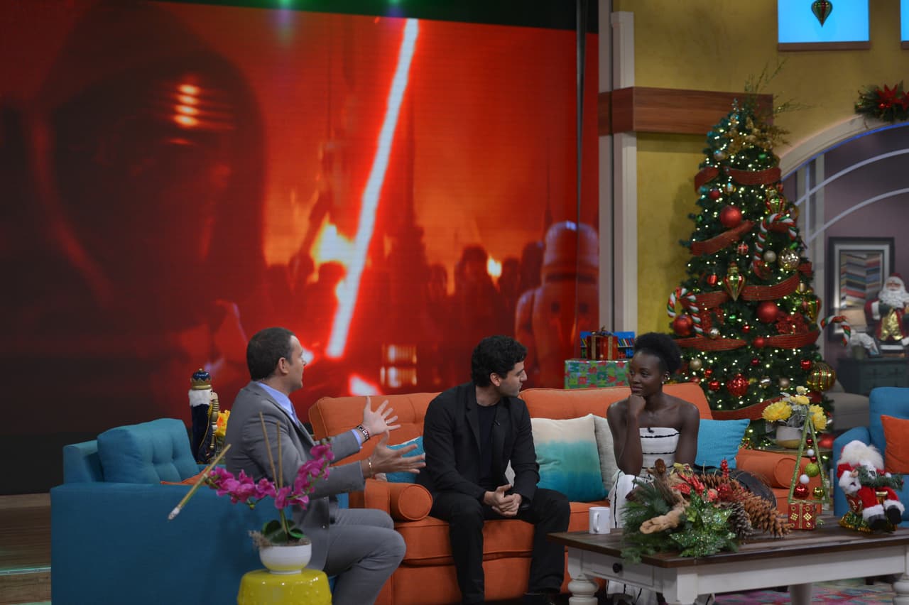 Listos para el estreno de 'Star Wars: The Force Awakens' nos visitaron los actores Lupita Nyong'o y Oscar Isaac.