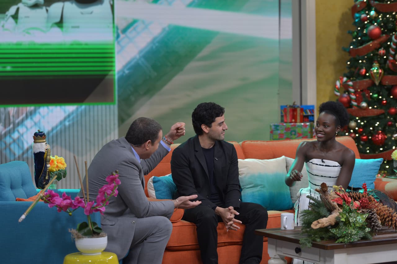 Listos para el estreno de 'Star Wars: The Force Awakens' nos visitaron los actores Lupita Nyong'o y Oscar Isaac.