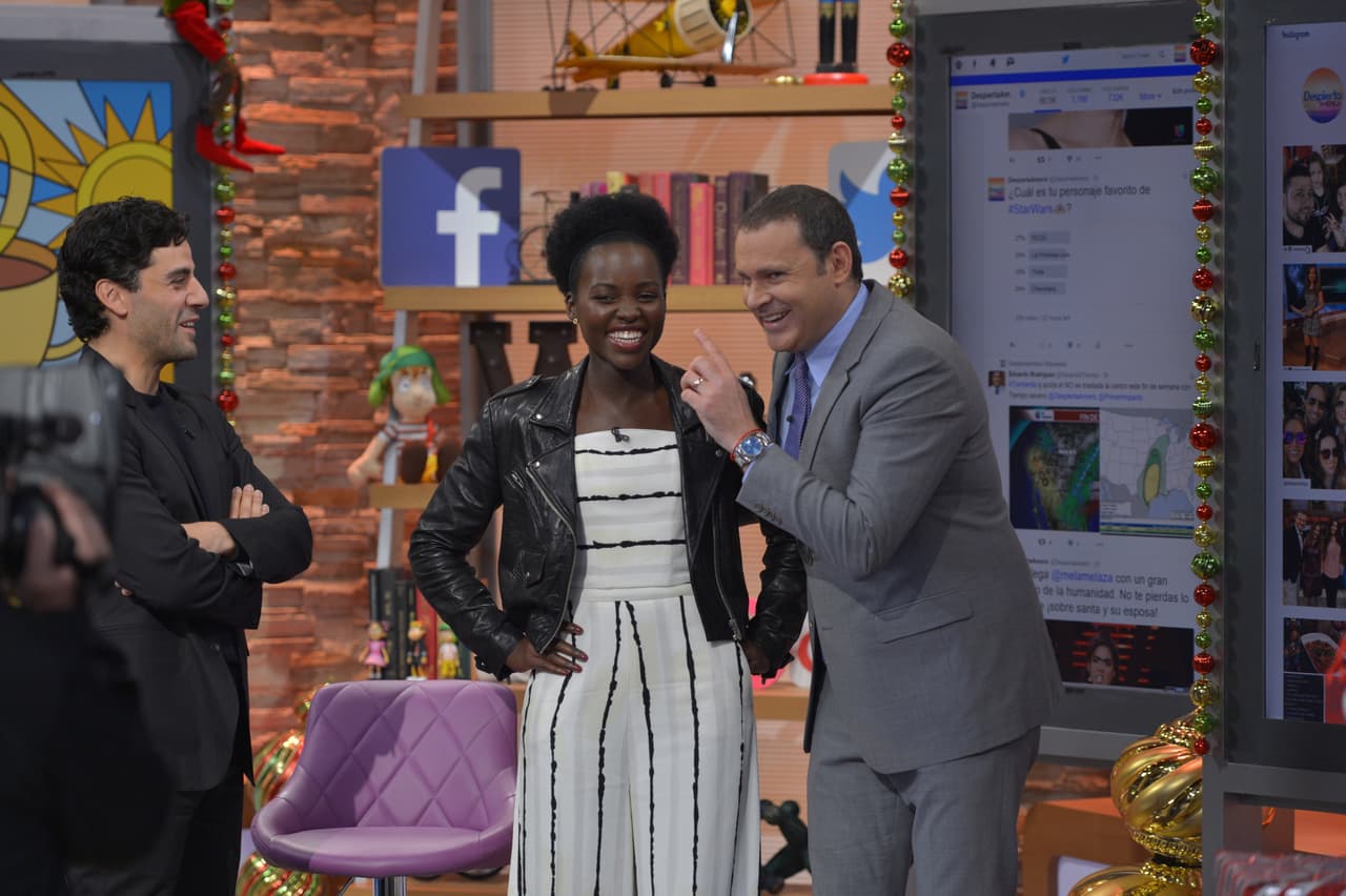 Listos para el estreno de 'Star Wars: The Force Awakens' nos visitaron los actores Lupita Nyong'o y Oscar Isaac.