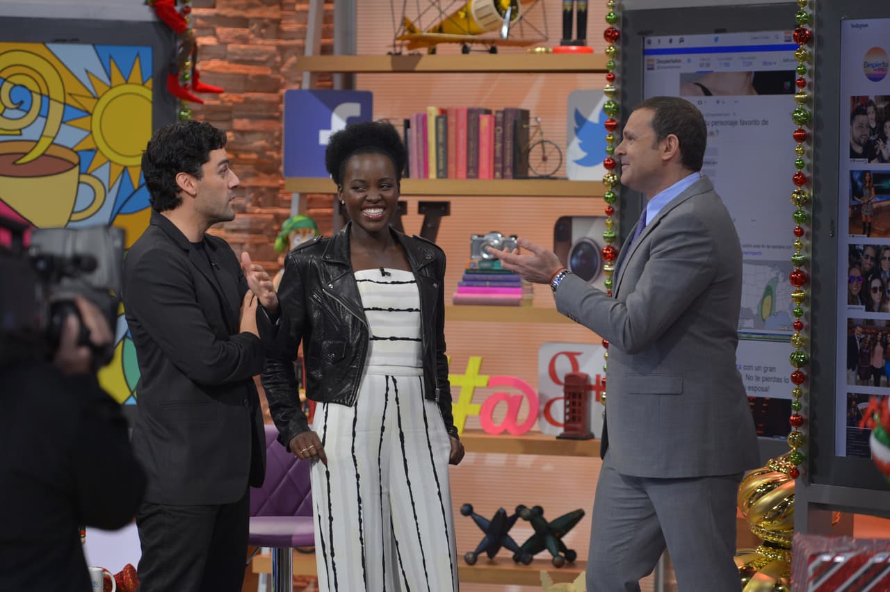 Listos para el estreno de 'Star Wars: The Force Awakens' nos visitaron los actores Lupita Nyong'o y Oscar Isaac.