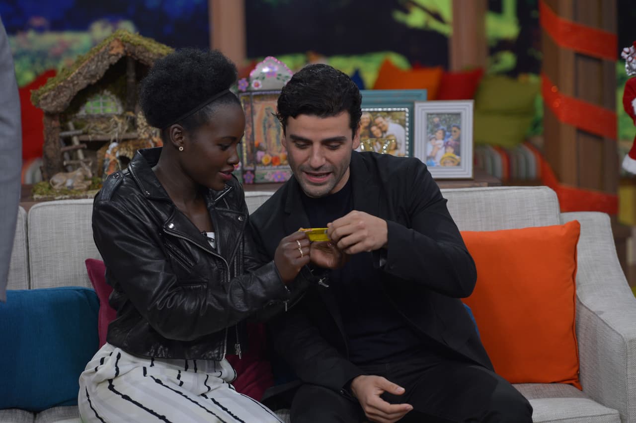 Listos para el estreno de 'Star Wars: The Force Awakens' nos visitaron los actores Lupita Nyong'o y Oscar Isaac.