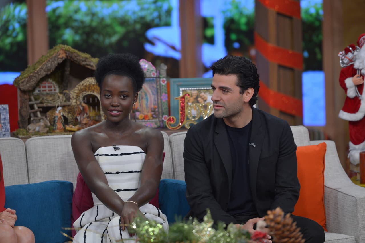 Listos para el estreno de 'Star Wars: The Force Awakens' nos visitaron los actores Lupita Nyong'o y Oscar Isaac.
