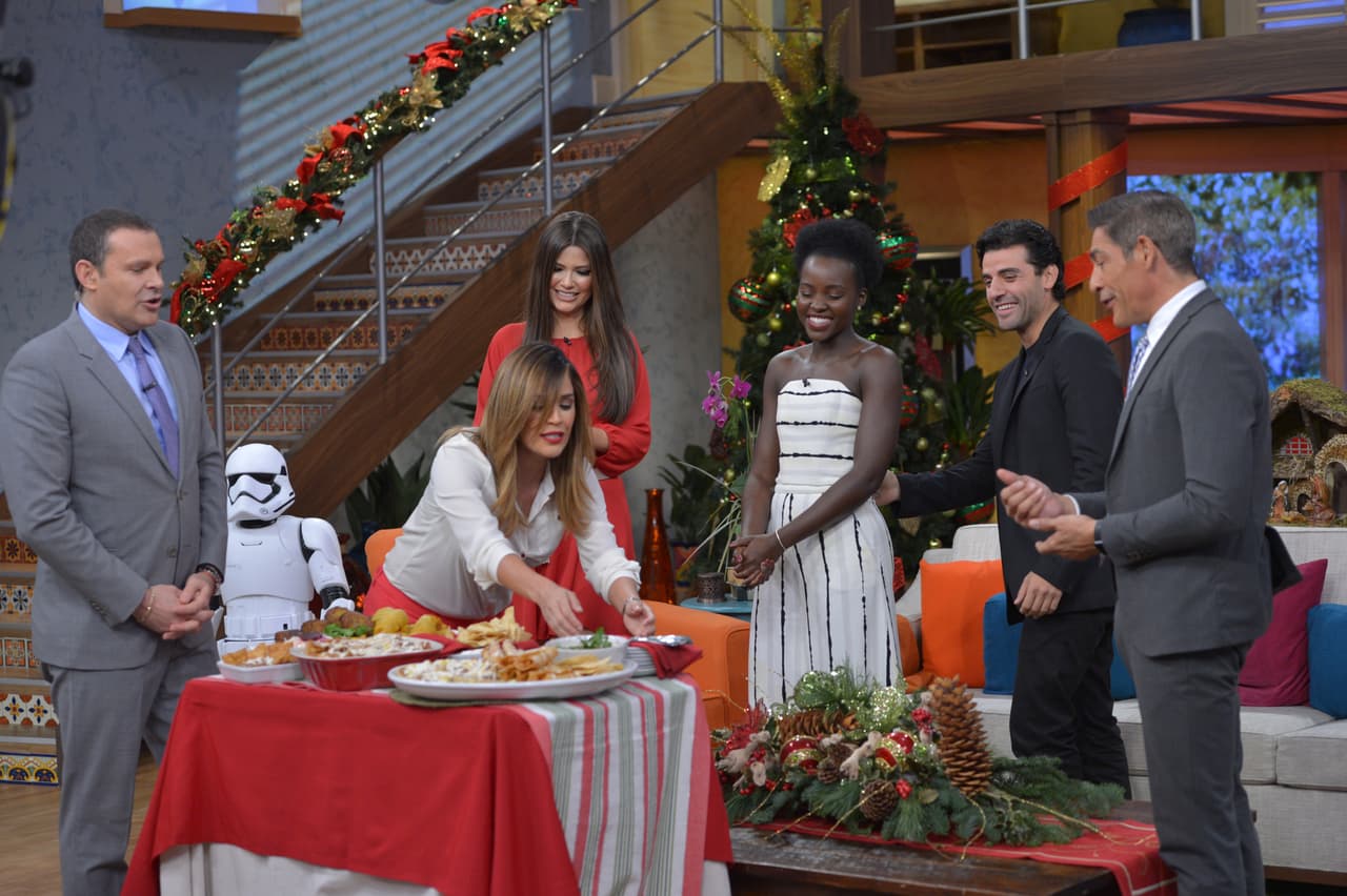 Listos para el estreno de 'Star Wars: The Force Awakens' nos visitaron los actores Lupita Nyong'o y Oscar Isaac.