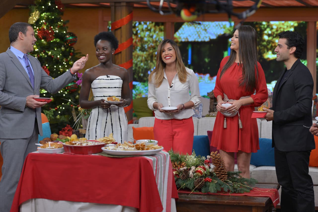 Listos para el estreno de 'Star Wars: The Force Awakens' nos visitaron los actores Lupita Nyong'o y Oscar Isaac.