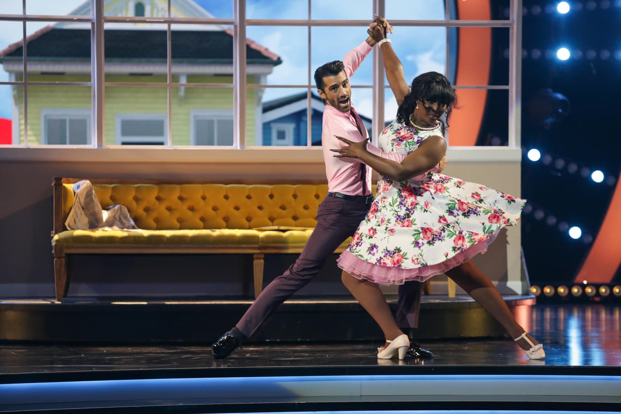 Para su primera presentación en Mira Quién Bila All Stars, Amara 'La Negra' bailó el tema 'That man'.