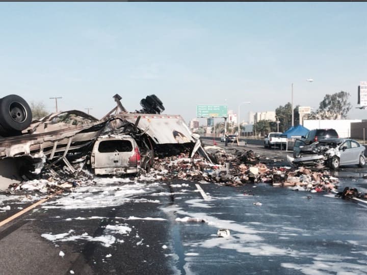 Tres muertos en una supuesta carrera clandestina de autos en Los Ángeles