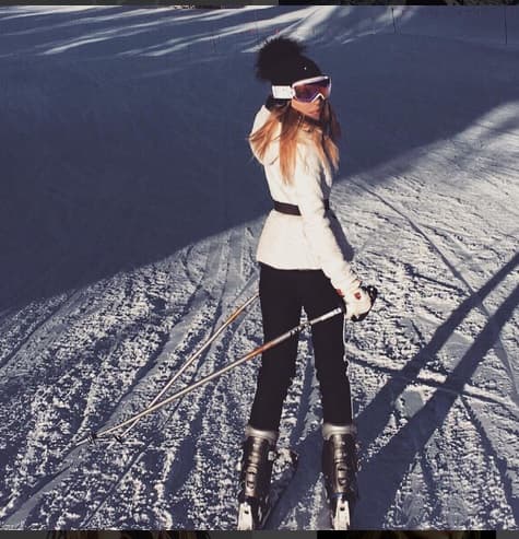 Sin duda, este preciosura se ve divina con lo que se ponga.