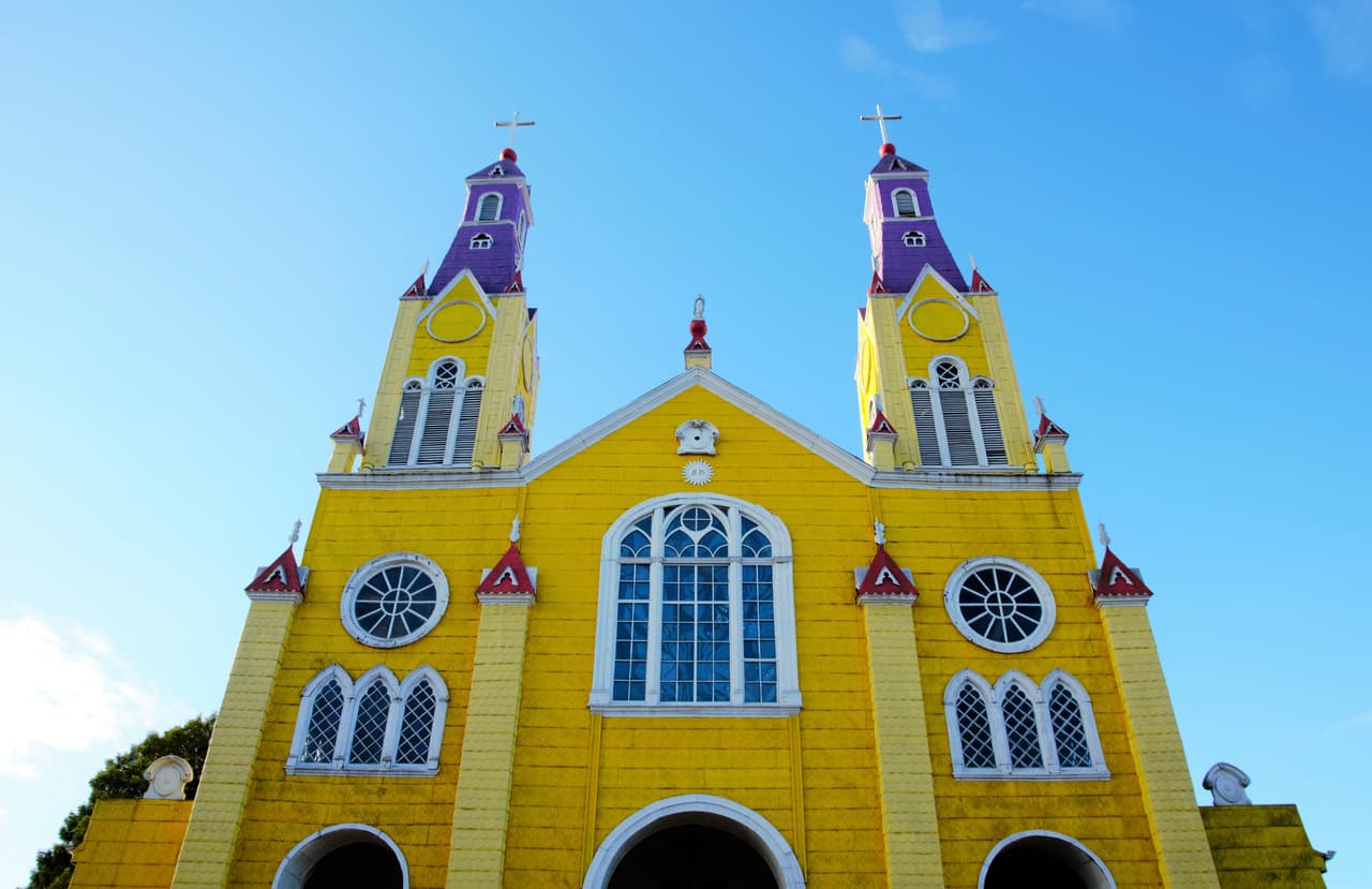 Las iglesias y los palafitos de Chiloé no sufrieron mayores problemas por el terremoto.
