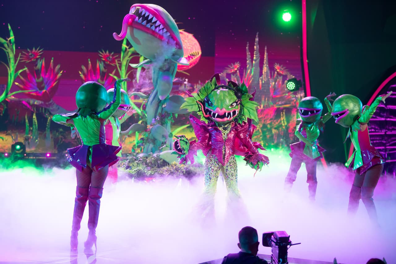 Carnívora cantó el tema 'Oops... I did it again' de Britney Spears y lo hizo con una versión muy sensual que dejó impresionados a todos en el show.