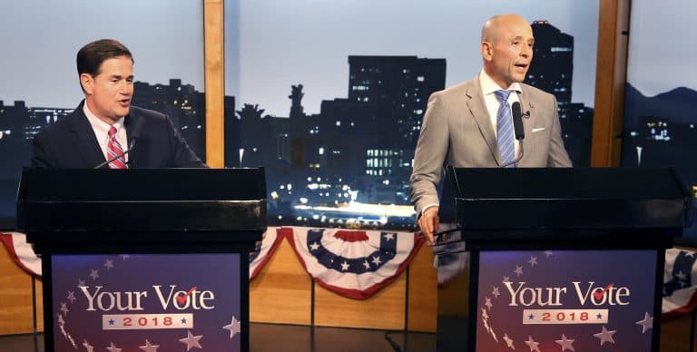 Arizona's Rrepublican Governor Doug Ducey, (l) and Democrat challenger David García at TV debate in Tucson, Sept 25 2018.