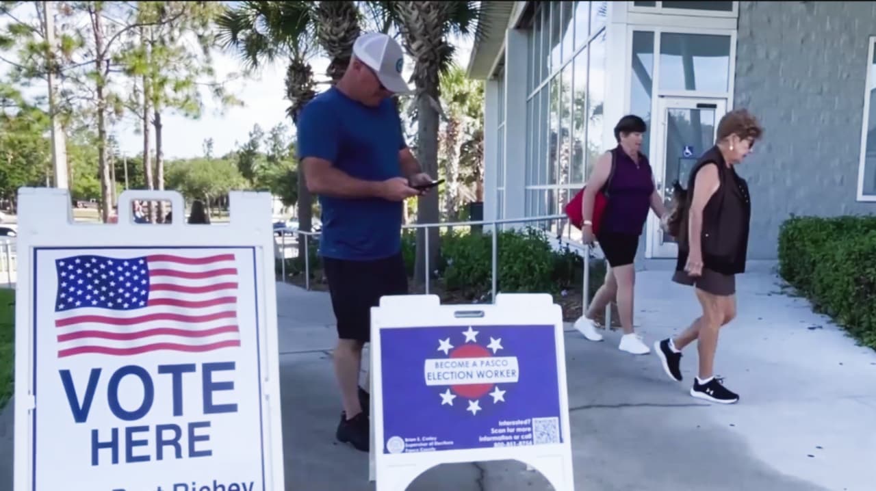 Votantes hispanos en New Port Richey priorizan seguridad, vivienda e infraestructura