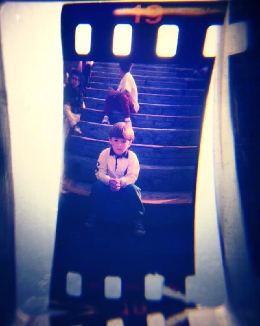 A sus 31 años sigue recordando su paso por el melodrama y en redes sociales ha compartido pequeños fragmentos de su corta carrera como actor.