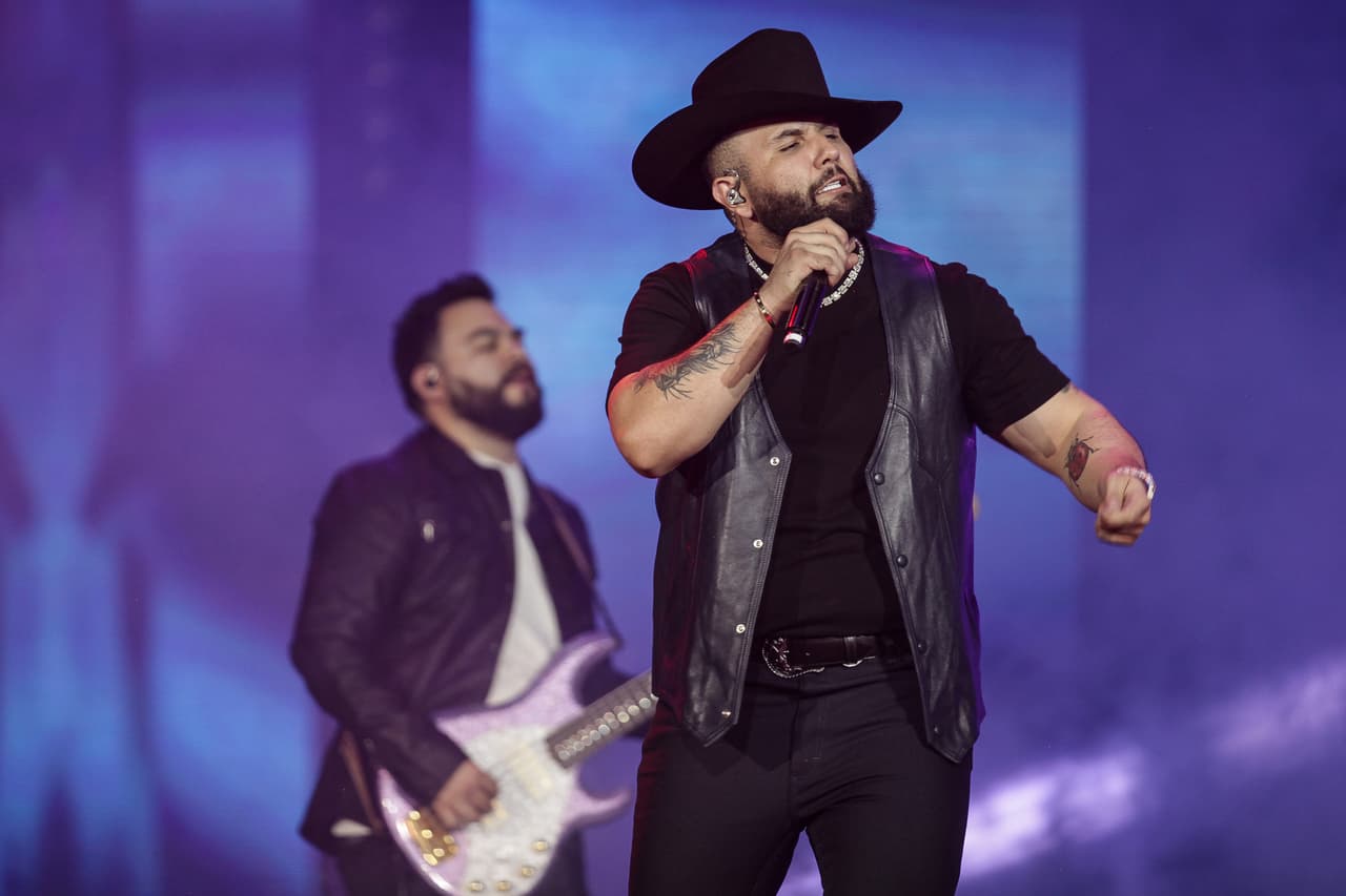 <h2 class="cms-H2-H2"><b>Carin León - 7 nominaciones</b></h2>
<br>
<br>-Canción Del Año
<br>- Artista Revelación – Regional Mexicano
<br>- La Mezcla Perfecta Del Año
<br>- Artista Masculino Del Año - Regional Mexicano
<br>-Canción Del Año – Regional Mexicano
<br>-Colaboración Del Año – Regional Mexicano
<br>- Canción Mariachi/Ranchera Del Año – Regional Mexicano