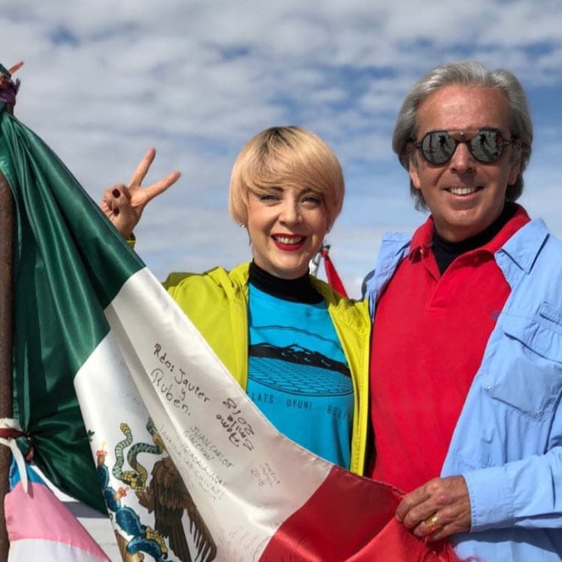 <b><a href="https://www.univision.com/famosos/el-viudo-de-edith-gonzalez-ana-barbara-y-otros-famosos-que-rinden-tributo-a-sus-seres-amados-en-el-dia-de-muertos-fotos">Edith González</a></b> murió el 13 de junio de 2019 y como cada año su viudo, el economista Lorenzo Lazo, puso su fotografía en su altar de muertos.