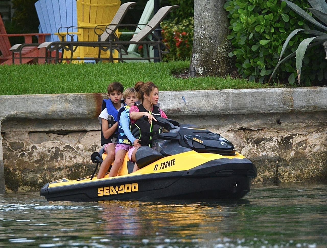 Pero mientras siguen las especulaciones sobre su vida privada, la cantante fue captada así hace solo unos días atrás.
<br>