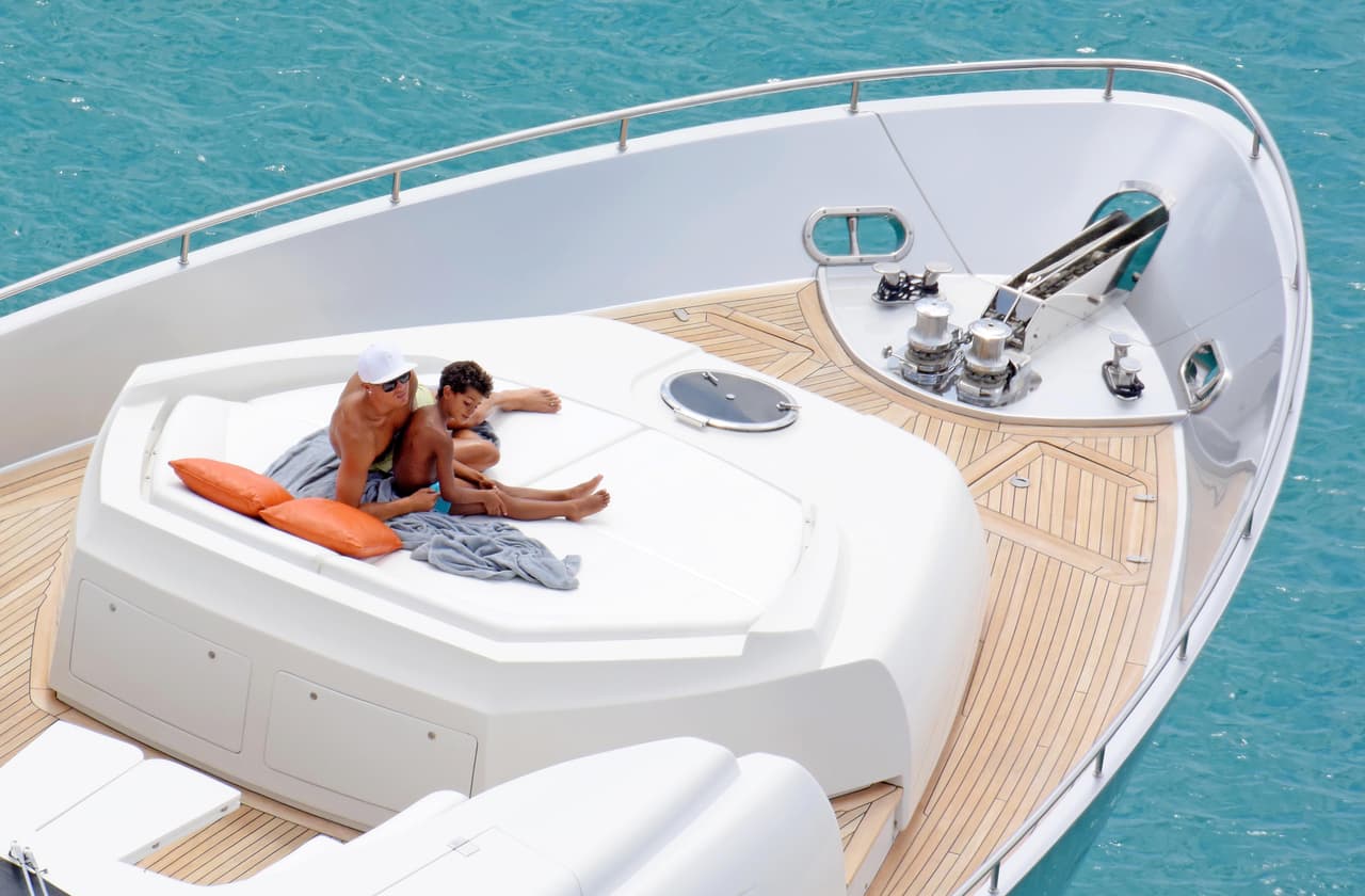 Un lindo momento entre padre e hijo.