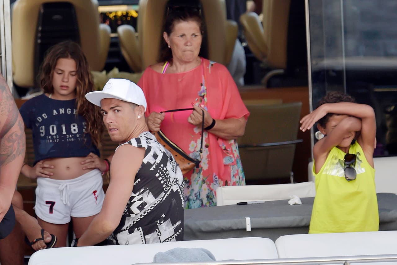 Oops! El futbolista notó la presencia de los paparazzi.