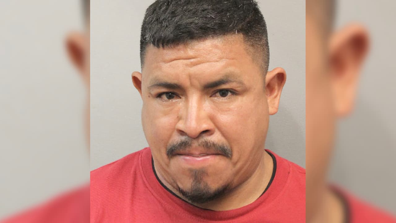 Víctor Olivares, 33 años, es otro de los detenidos por agentes del condado Harris bajo cargos de conducir en estado de ebriedad.