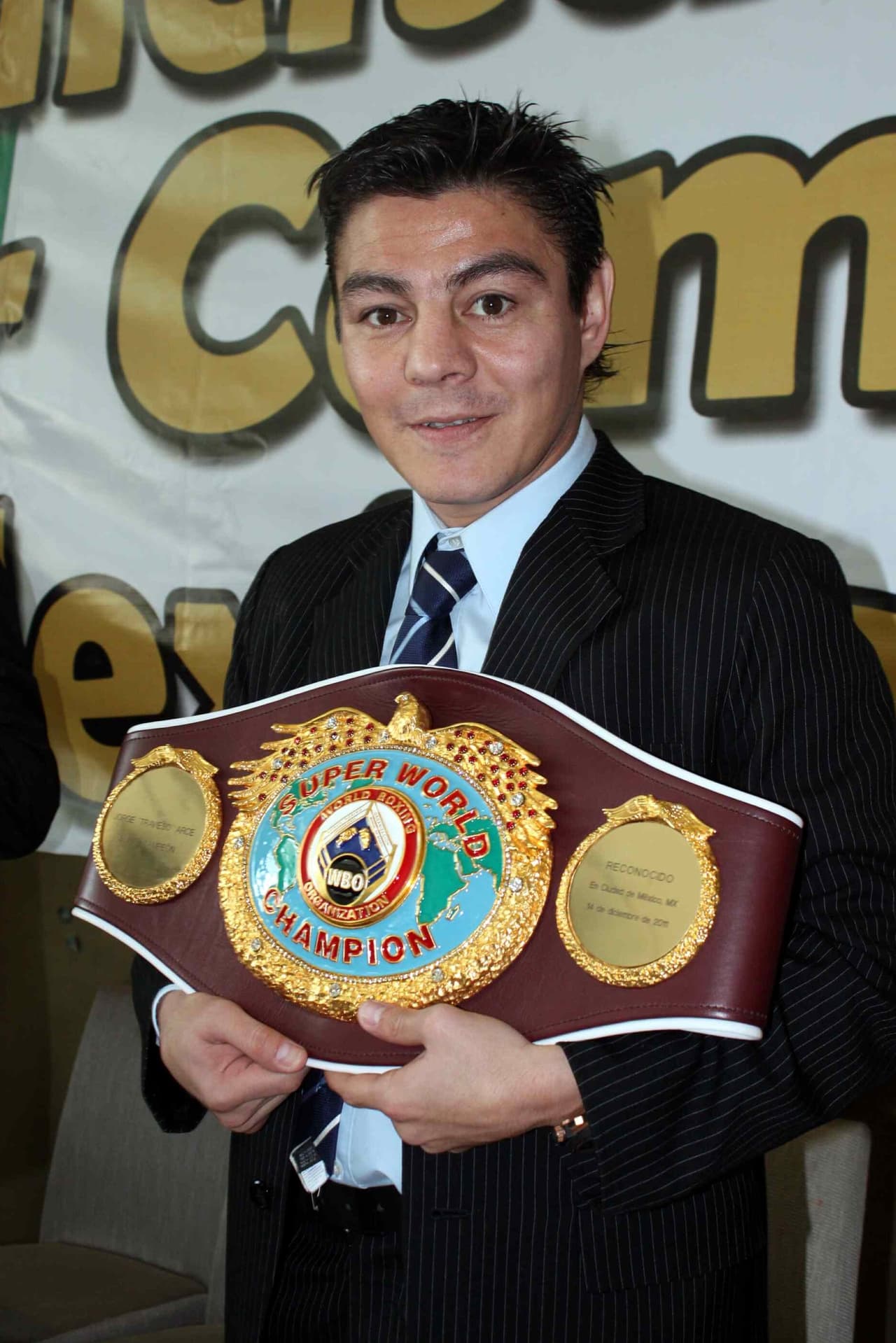 Jorge el "Travieso" Arce, fue el segundo mexicano en lograr ser campeón en cuatro diferentes divisones de de peso, Mosca ligero, Supermosca, Gallo y SuperGallo.