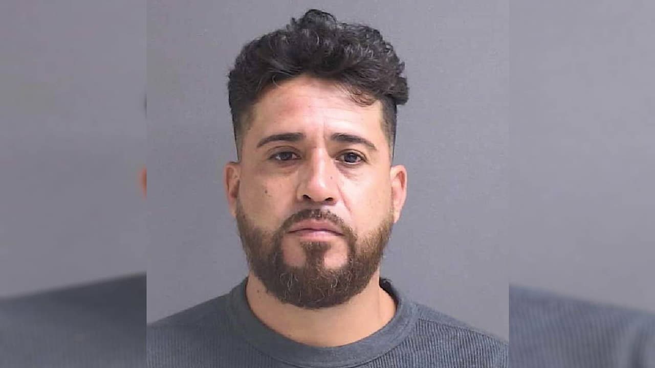 Cae en la trampa de las autoridades y lo capturan con los pantalones abajo