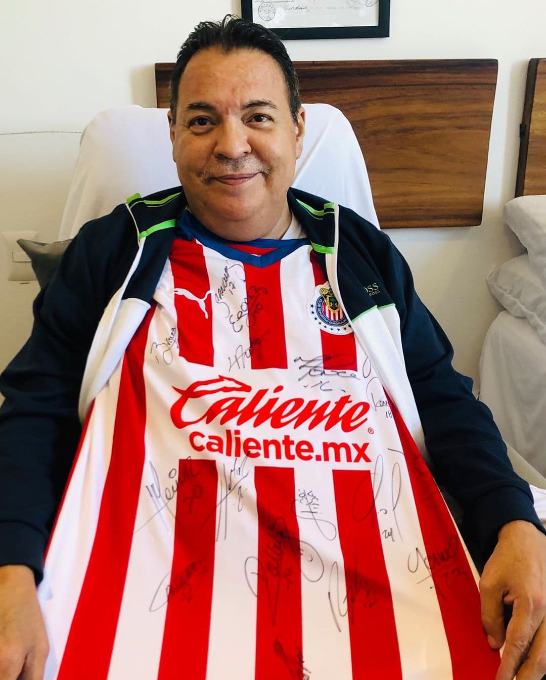 Y adelantó que si su salud sigue evolucionando satisfactoriamente, viajará a Mazatlán dentro de 15 días para seguir con su recuperación en casa y espera regresar a los escenarios en abril.