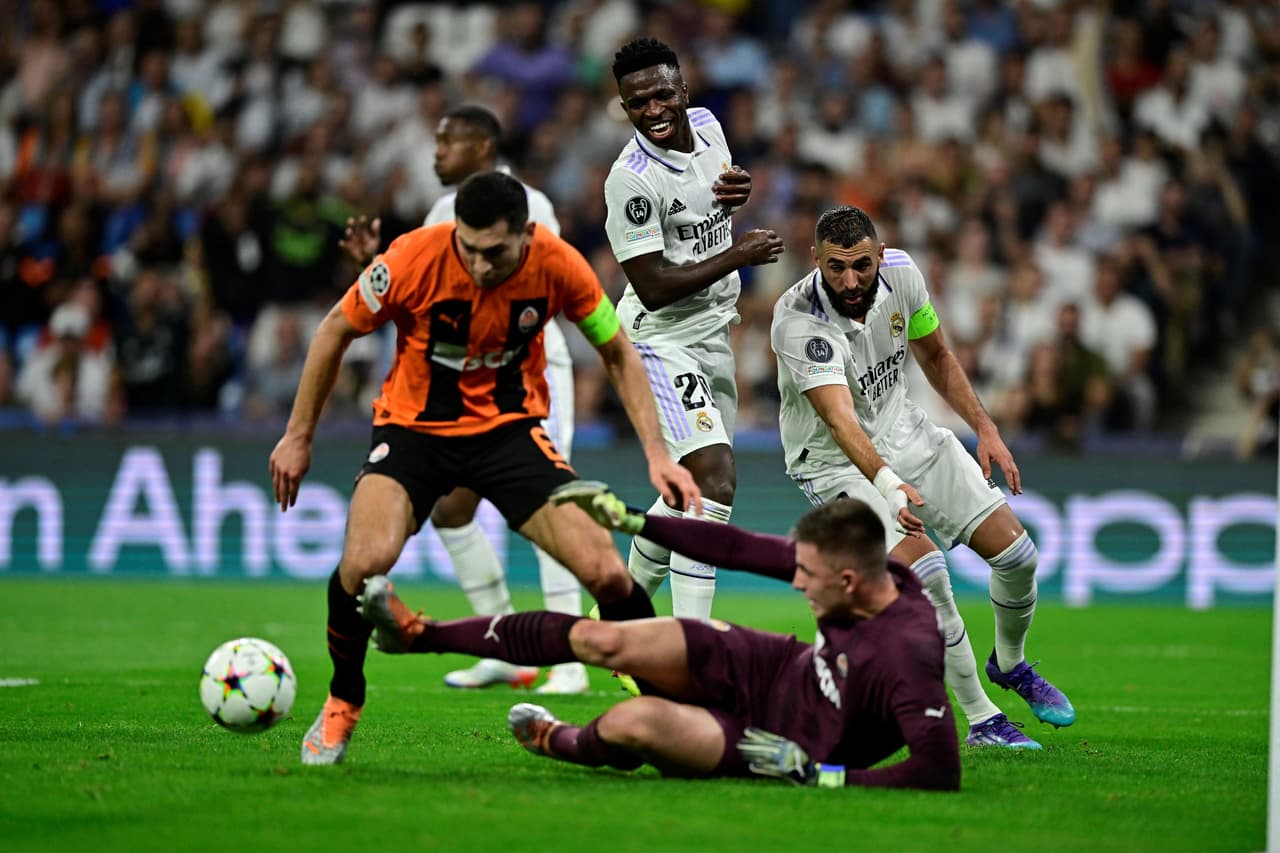 Real Madrid pudo golear al Shakhtar Donetsk y la poca contundencia le hizo sufrir un poco para ganar por la mínima de 2-1 en la UEFA Champions League.