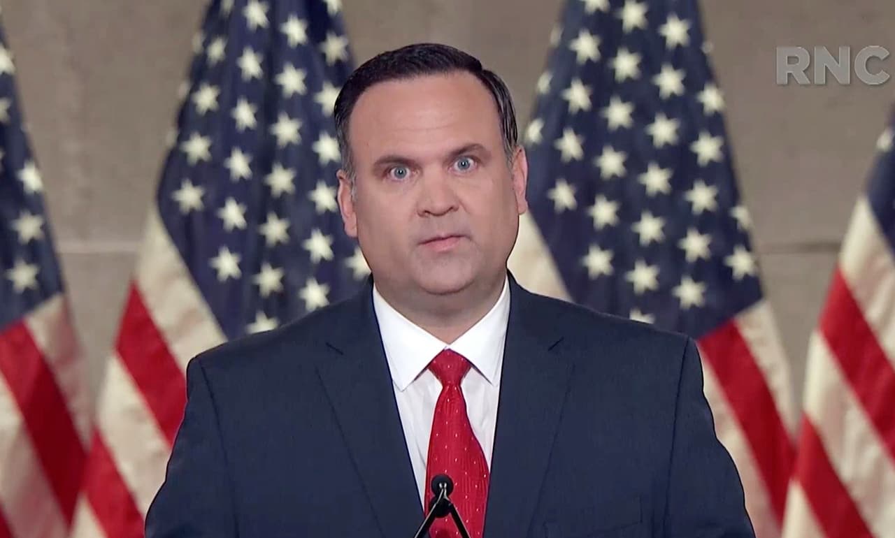 Dan Scavino, asistente de Trump encargado de redes sociales, promovió al presidente como un luchador de la clase trabajadora que va a restaurar el país.