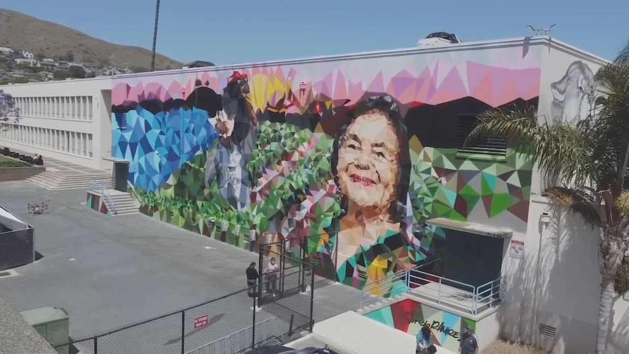 Mauricio 
<b>se inició en el arte de los murales a los 16 años. </b>