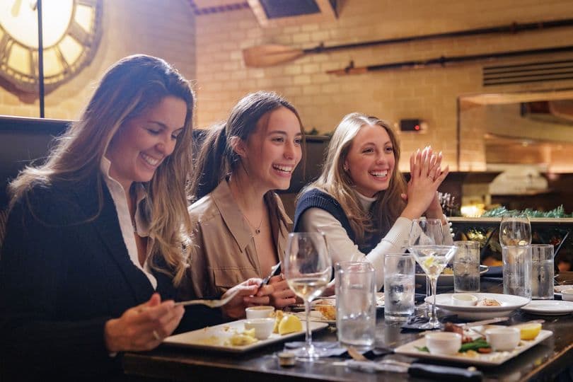 <b><a href="https://centercityphila.org/explore-center-city/ccd-restaurant-week">Center City District Restaurant Week (15 al 28 de enero)</a></b>. Obtén deliciosos platillos a precios reducidos en más de 60 de los restaurantes más populares de Center City durante la Semana de Restaurantes del Distrito.