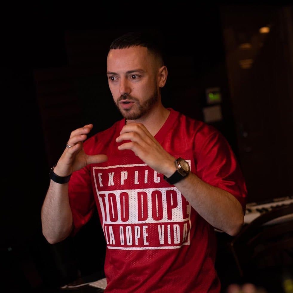 Sin embargo, reconoció que continúa aceptando los piropos por parte de sus fanáticas.