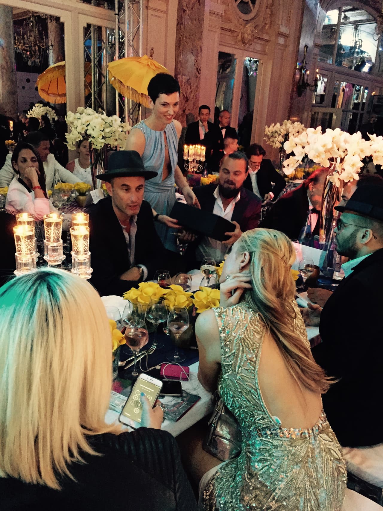 Cannes que se distingue por ser una de las ciudades con más glamour y lujo de Francia recibió como cada año a todas las celebridades que se congregan para el Festival de esta ciudad. Una de ellas fue el querido Leo DiCaprio.