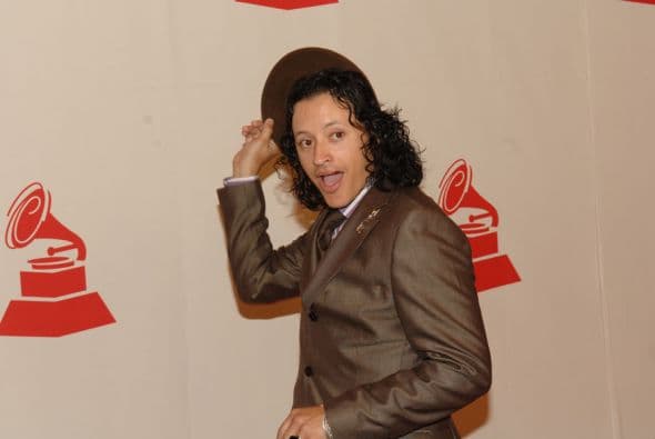 El querido Elvis Crespo no para de presumir su candela.