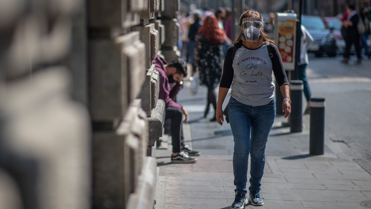 <h3 class="cms-H3-H3">La llegada de la influenza</h3>
<br>
<br>Una mujer de 54 años se conviritó en la primera paciente en contraer las dos enfermedades. Tras ser dada de alta el pasado 5 de octubre volvió a ser internada a los pocos días. Además padece de cáncer y obesidad, por lo que se encuentra en estricta vigilancia. 
<br>
<br>