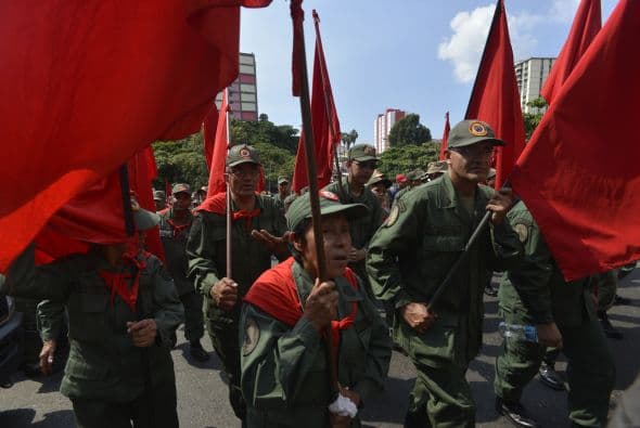 Luciendo el color rojo que identifica al chavismo y afiches o camisetas con la frase "Yo soy Chávez", así iban los simpatizantes de Hugo Chávez.
