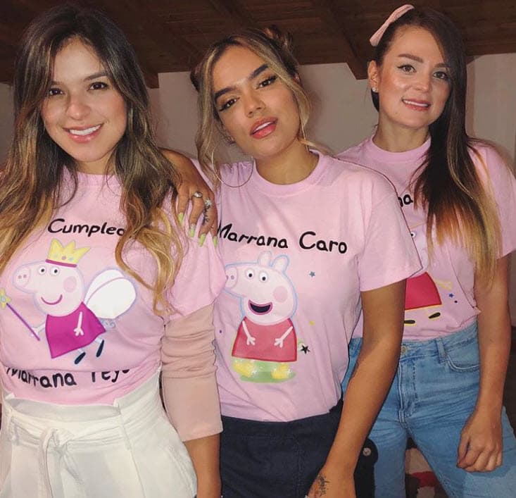 <b><a href="https://www.instagram.com/verogiraldonavarro/" target="_blank">Verónica Giraldo</a></b> (derecha), hermana de la intérprete, tuvo que parar en un quirófano para someterse a una cirugía.
<br>