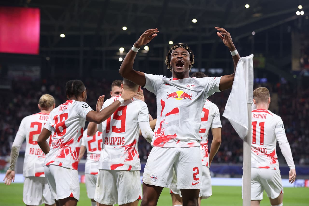 Leipzig goleó 3-1 como local al equipo de Celtic de Escocia con goles de Nkunku y André Silva, mientras que Salzburg consiguió su primer triunfo ante Dinamo Zagreb por 1-0 con gol de Okafor en Champions League.