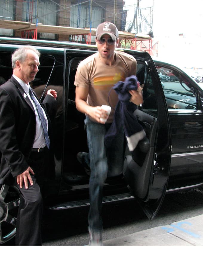 Conoce las camionetas de Enrique Iglesias