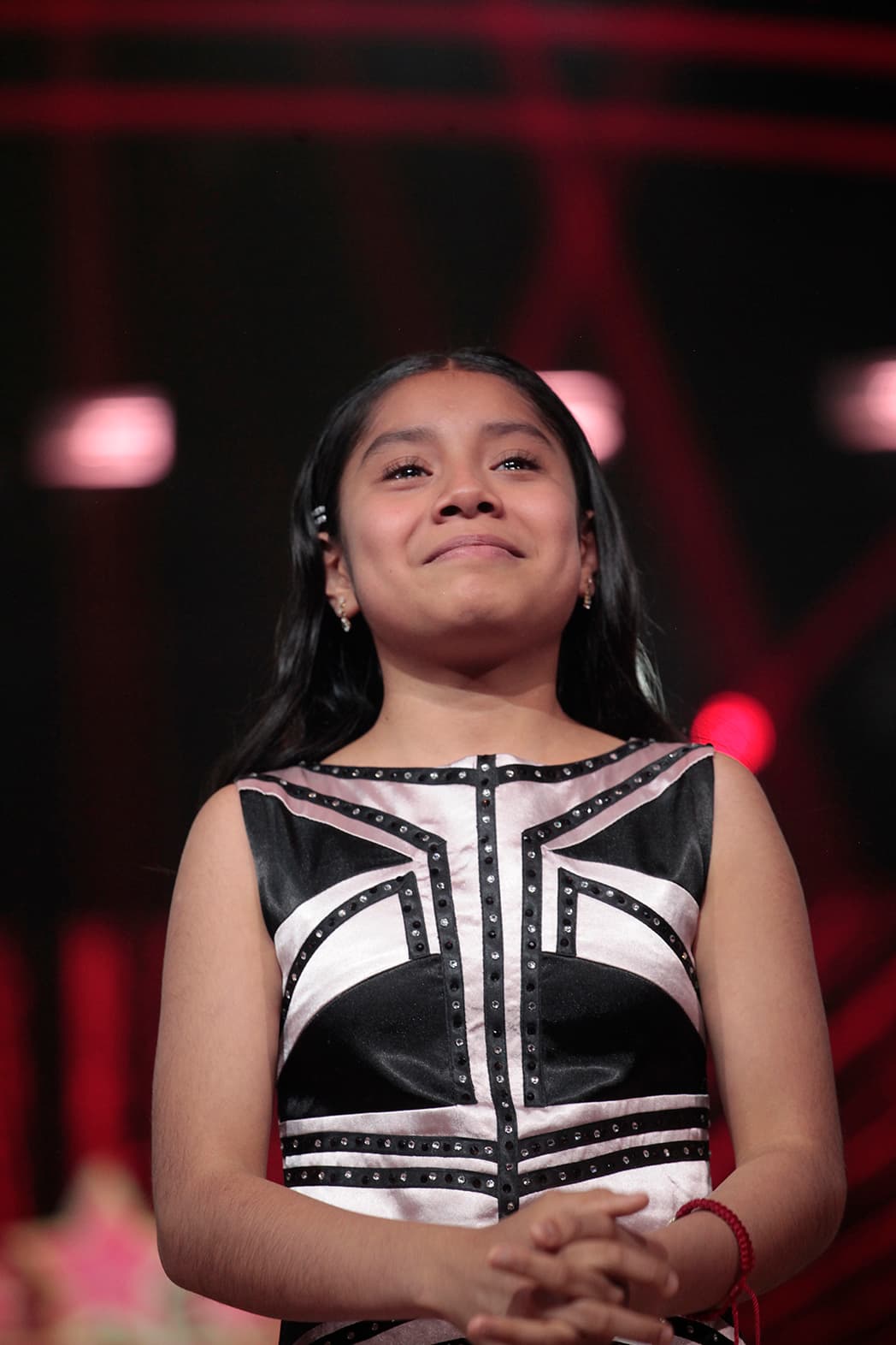 El juez invitado, por su parte, Prince Royce, resaltó que la timidez que notó en ella al principio se convirtió en coquetería una vez que tuvo el micrófono enfrente.