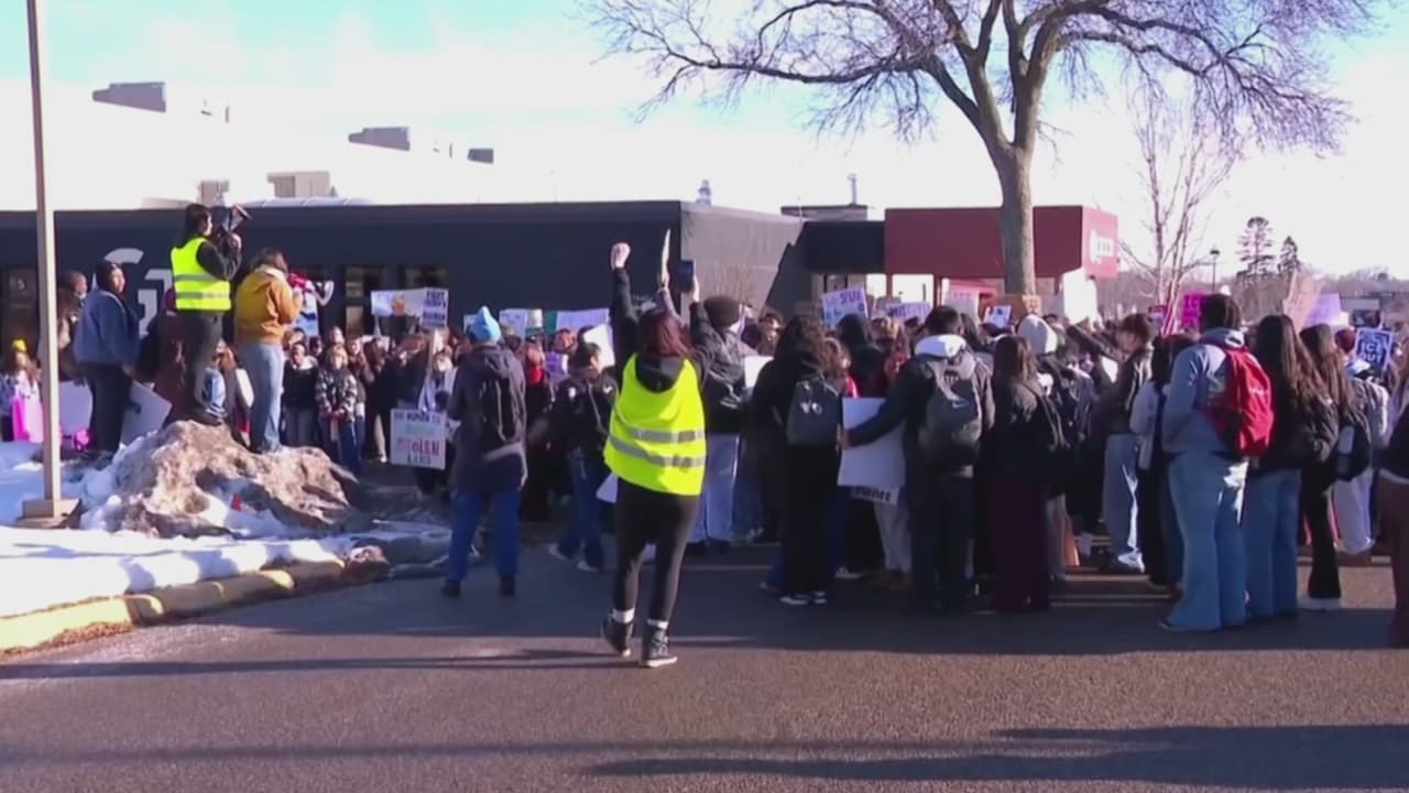 ICE: En Minnesota e Illinois protestan y demandan al gobierno por acciones