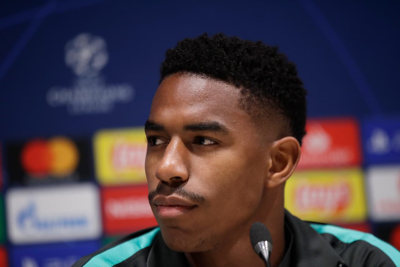<b>Junior Firpo</b>: El lateral de 23 años es la apuesta del club, pero hay interés por él de parte de Inter, Roma and Tottenham.