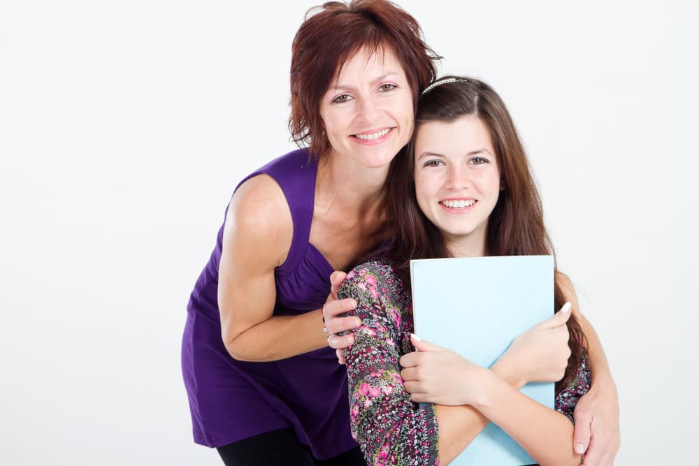 Felicidades por tus calificaciones. La etapa de la escuela es difícil, por lo tanto les encantará recibir el apoyo de sus padres.