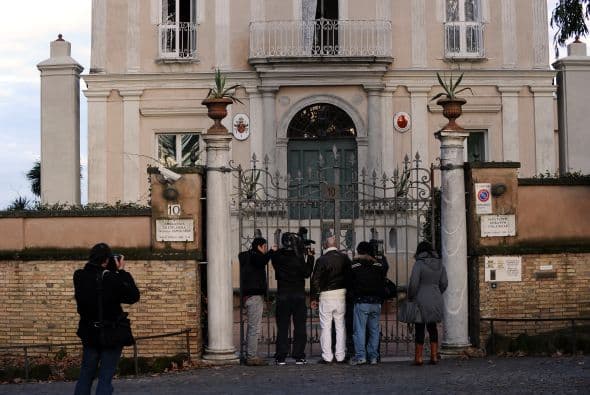 La nación aprobó hace unos meses un plan de recuperación de su economía dictado por la Unión Europea (UE) y por el Fondo Monetario Internacional (FMI) a cambio de un préstamo al país de $110,000 millones de euros ($145,591,232,910.58), en tres años, para salvarla de la quiebra.