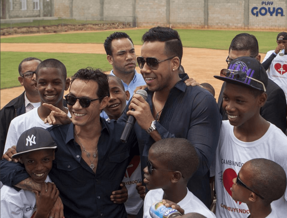 La asociación se dedica a apoyar a los niños huerfanos o en situación de calle en Latinoamérica y a su causa se han sumado otros famosos, como Romeo Santos, que lo acompañó hace unos días en un evento para los niños.